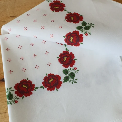 Krojový šátek ružičkový červený