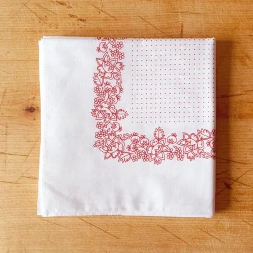 Krojový šátek s červeným motivem