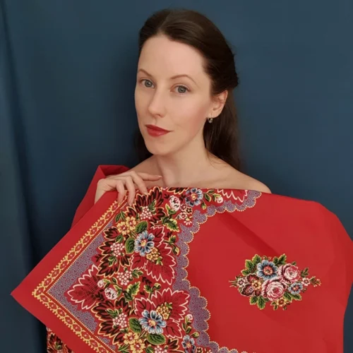 Turecký šátek červený prázdný, k článku Teorie o tureckém šátku, jak vznikl a jak se stal fenoménem.