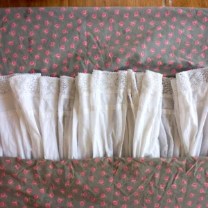 naškrobená spodnička před zarolováním a odpočíváním, škrobení kroje doma.